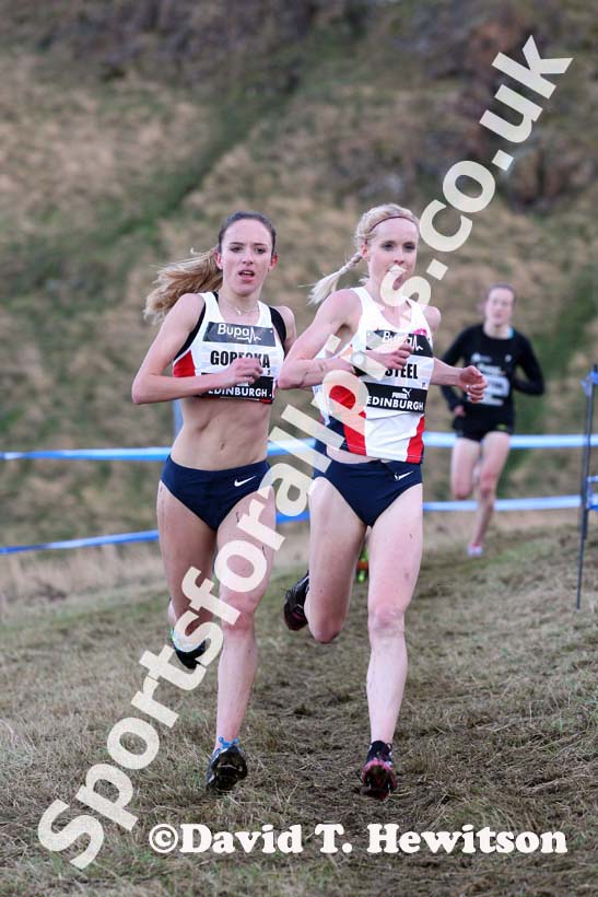 Emelia Gorecka and Gemma Steel lead the senior womens 6k BUPA Great Edinburgh Cross Country. Photo: David T. Hewitson/Sports for All Pics